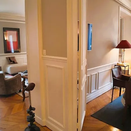Διαμέρισμα Parisian Elegance In Ranelagh *