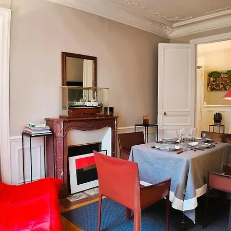 Parisian Elegance In Ranelagh Daire