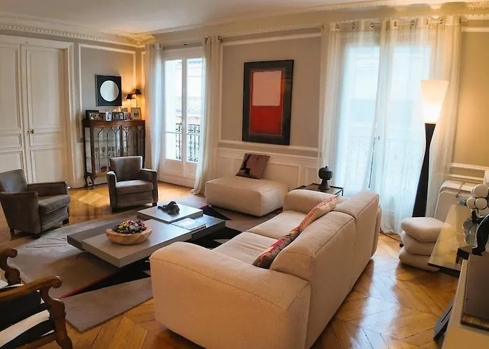 Parisian Elegance In Ranelagh Parijs