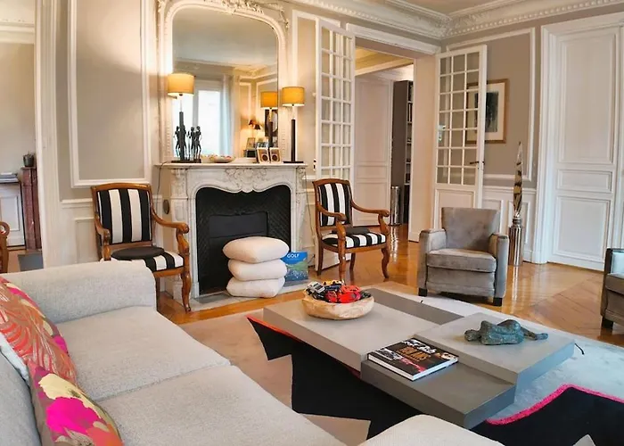 Parisian Elegance In Ranelagh アパート *