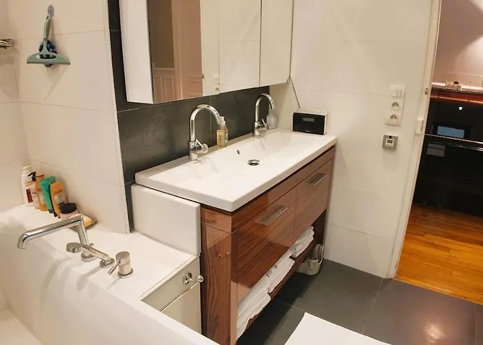 Parisian Elegance In Ranelagh パリ