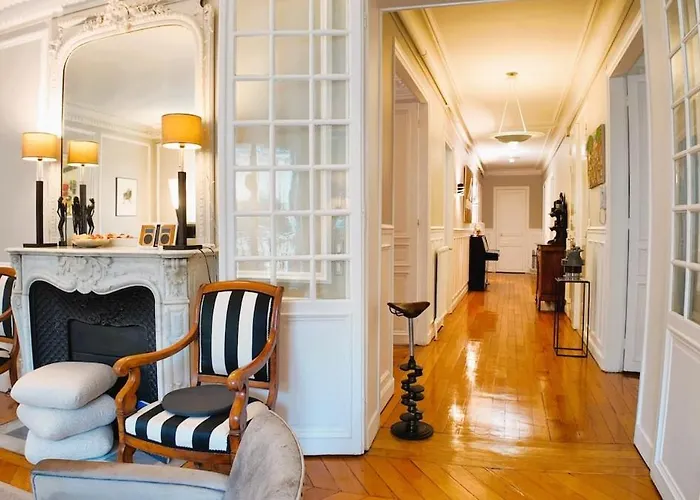 Parisian Elegance In Ranelagh Appartement Parijs