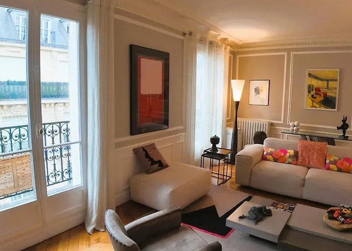 Parisian Elegance In Ranelagh Appartement Parijs